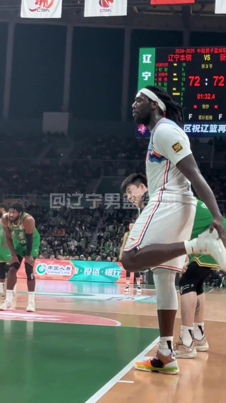 哈雷爾狂噴奧利弗：我會在澳洲干你小子！裁判吹T送他離場