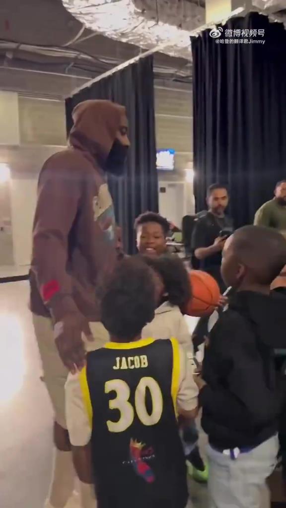 哈登賽后對小朋友：聽你們家長的話，總有一天你們也會打進(jìn)NBA