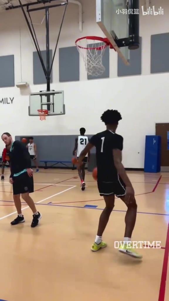 地表最強(qiáng)身體素質(zhì)？阿門扣籃簡直就像直升機(jī)起飛一樣！