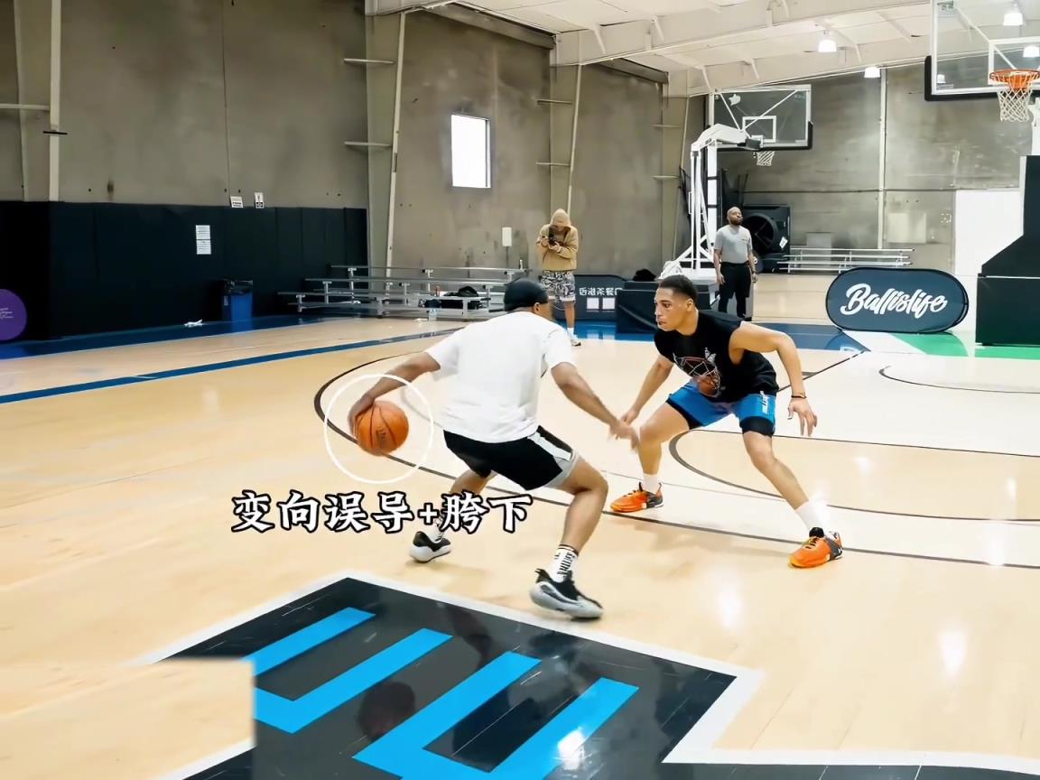 “實戰(zhàn)中的節(jié)奏過人動作鑒賞，連續(xù)胯下變向舞蹈銜接頓拜突破”