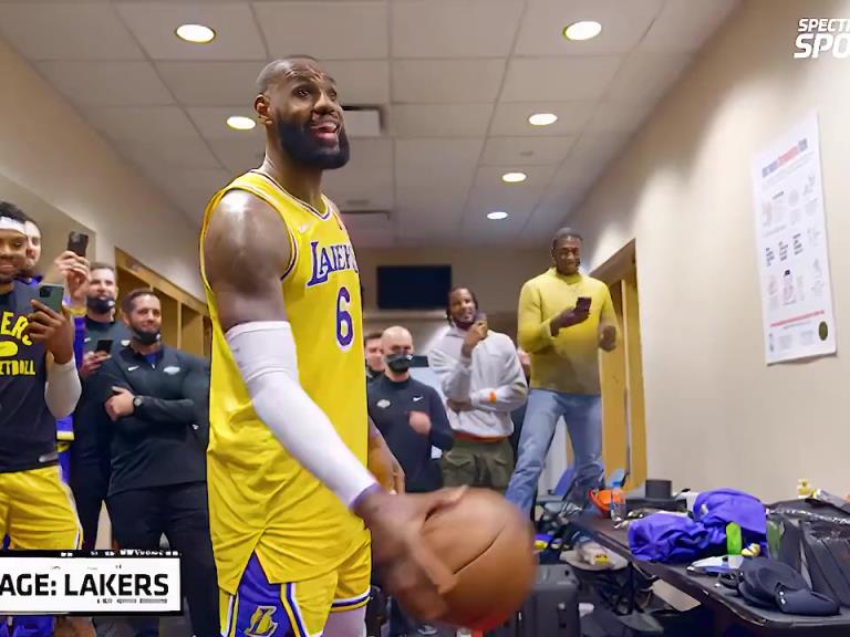 里弗斯絕殺之后湖人隊的更衣室氛圍，簡直不要太和諧??！