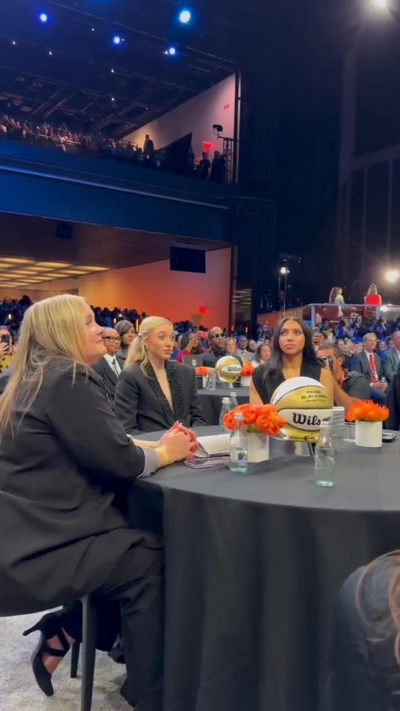 今天這穿搭，差點沒認出來！佩奇-布克斯當選WNBA狀元后十分淡定