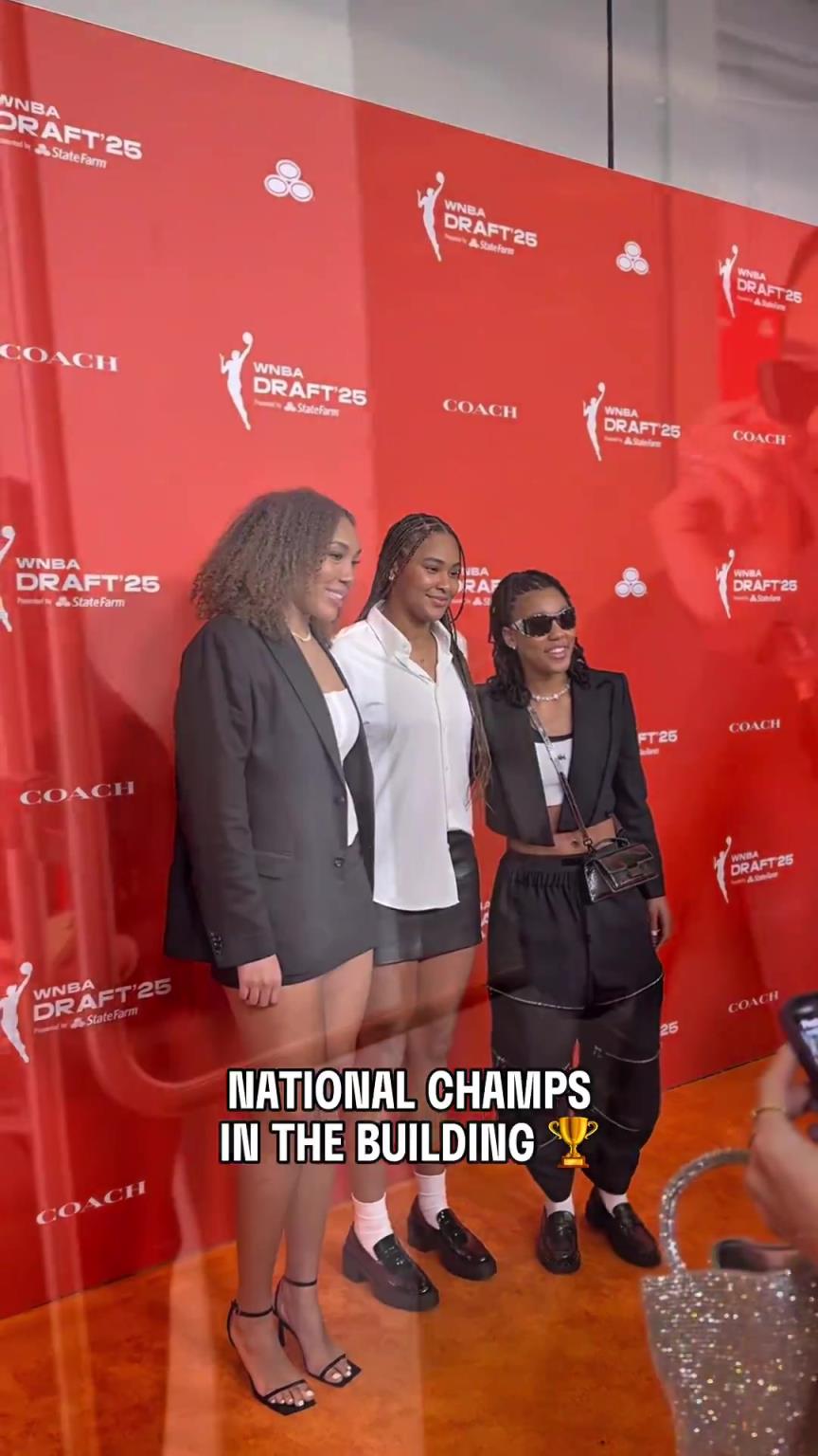 吧友們有喜歡的嗎？WNBA選秀大會上，到處都有靚麗的風景線