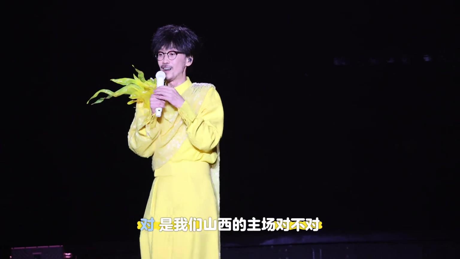 山西鬧他！周傳雄太原演唱會(huì)現(xiàn)場(chǎng)帶領(lǐng)歌迷為山西男籃加油助威