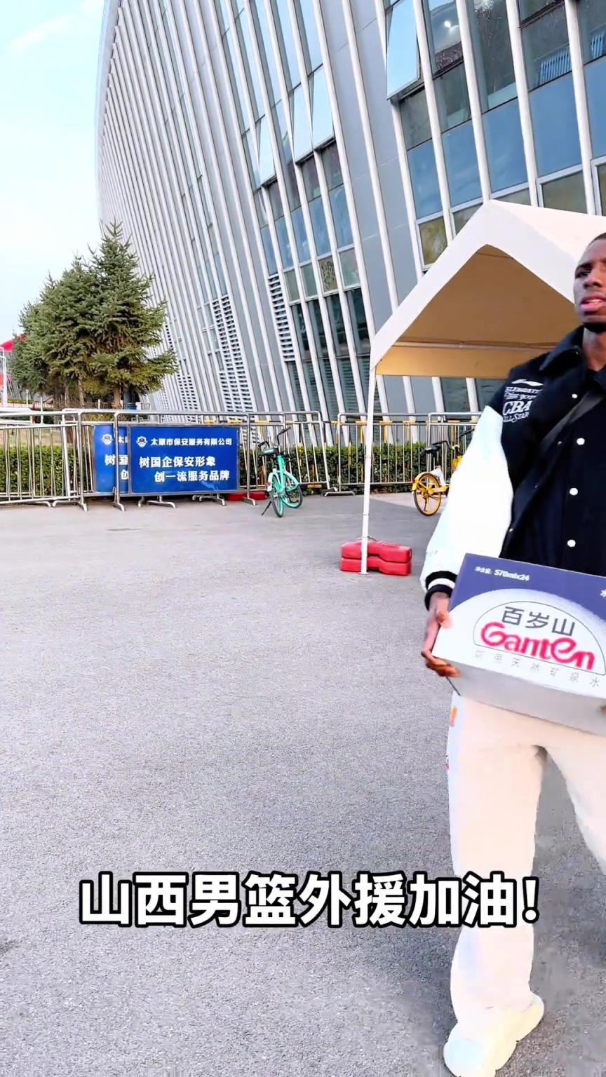 不是！你們山西外援合同還包括搬水的？